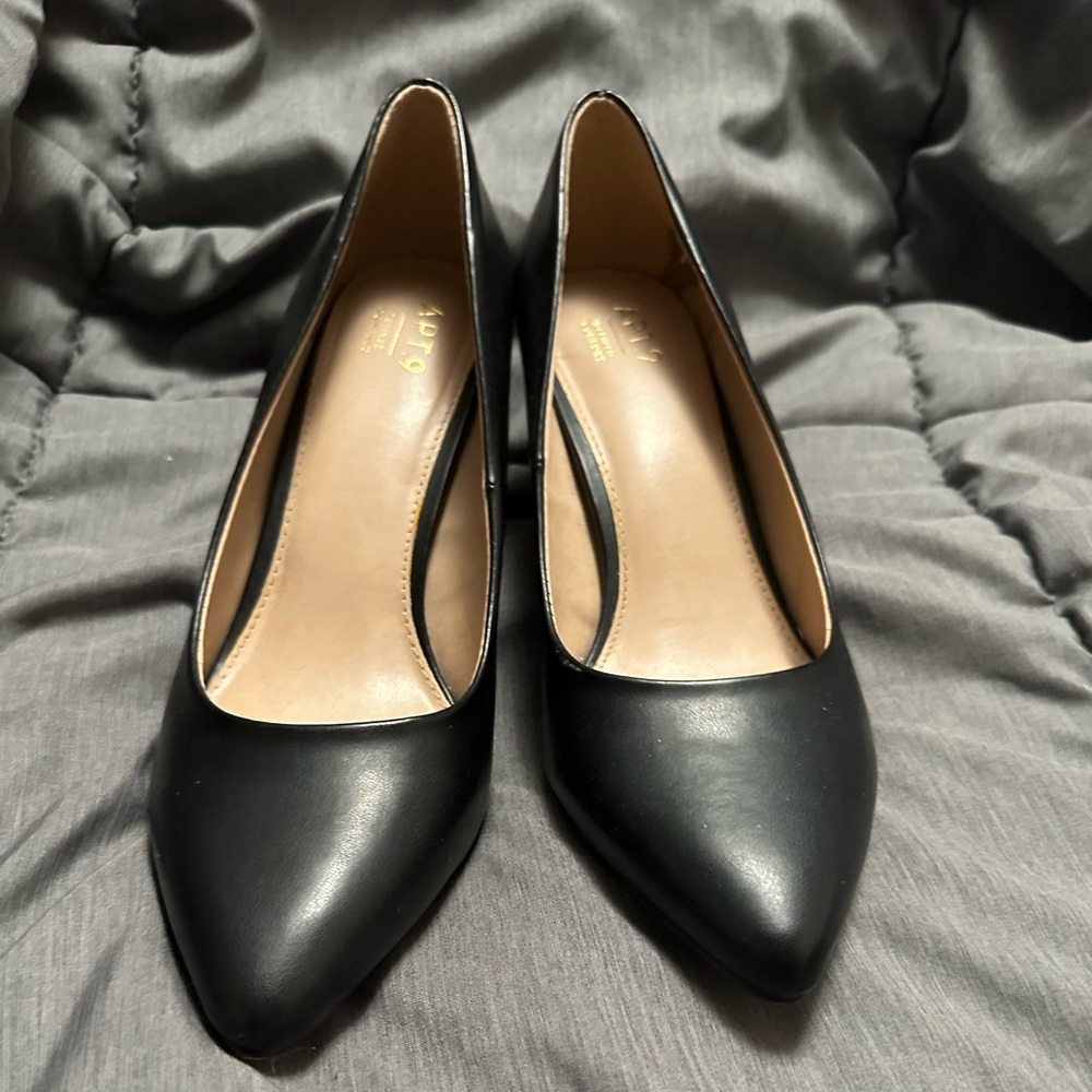 Womens Apt 9 Defined Comfort Black Heels - Size 10